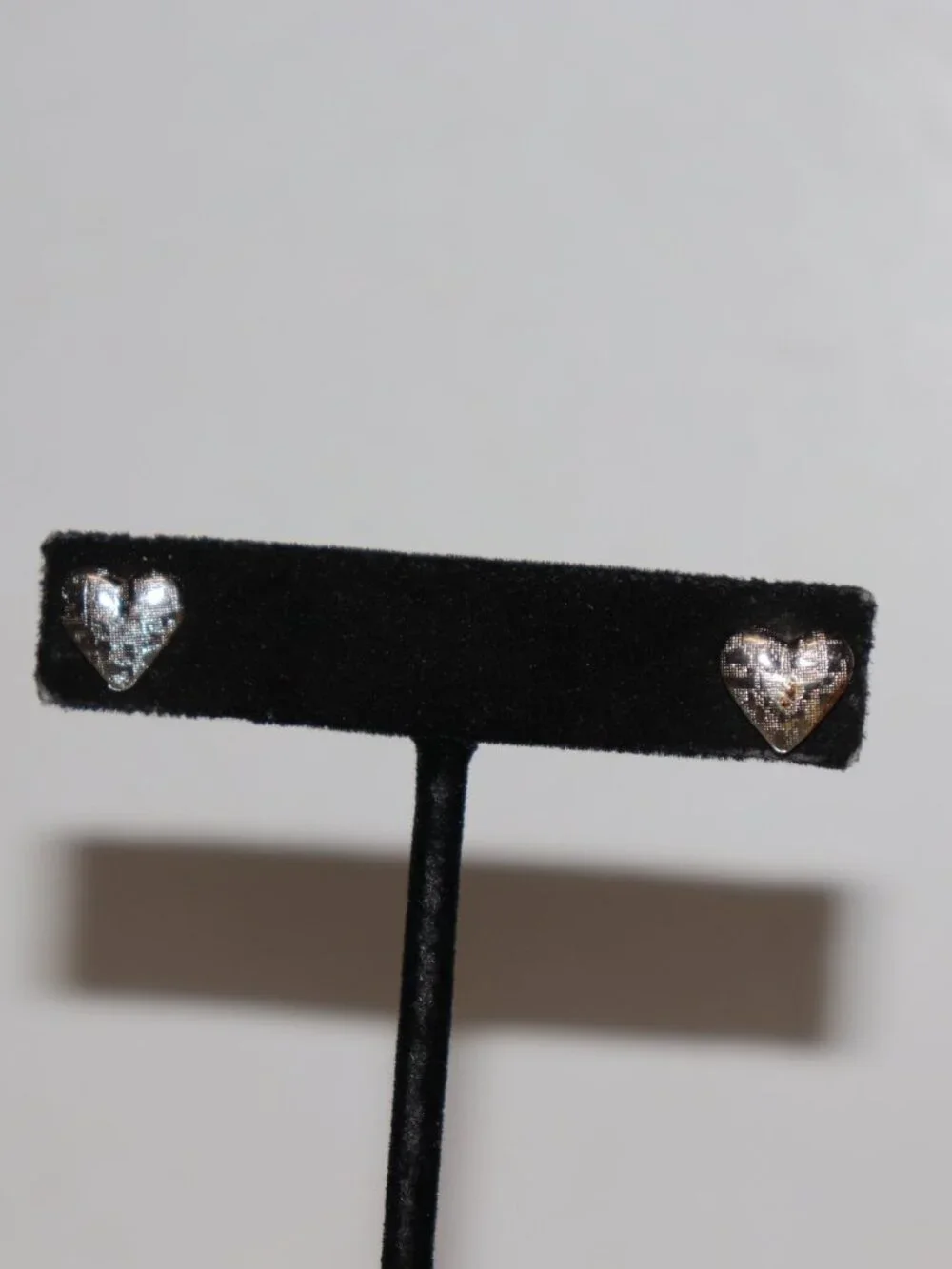 ✨ Vintage Silver Etched Heart Post Earrings • 3/8” • Pierced ✨